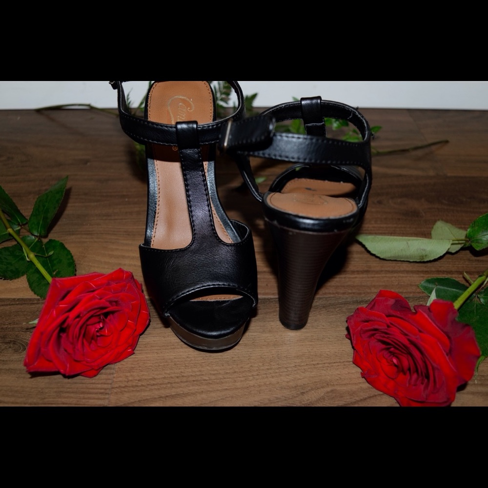 Candice’s Platform Wedge Sandals